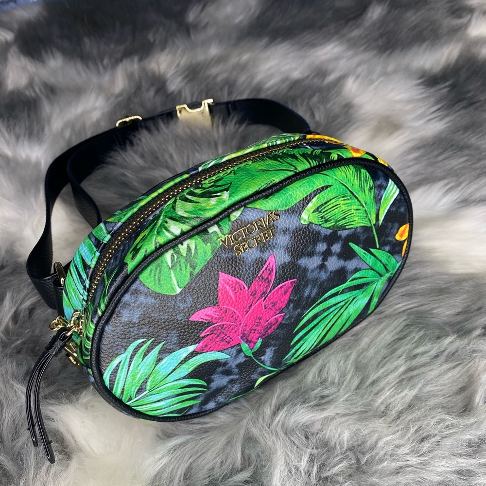 VICTORIA’s SECREt FANNYPACK💞🌴
